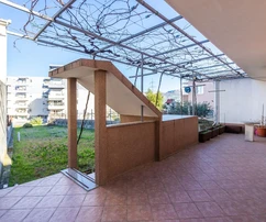 Casa duplex in vendita a Spalato Kila con tre appartamenti separati in Croazia