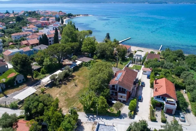 Luxusní vila 2 kroky k moři s bazénem v Sukošanu!