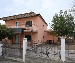 Vodice - samostojeća kuća s 2 apartmana i garažom