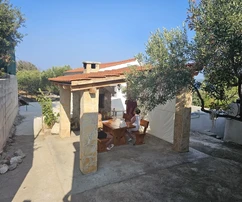 Trogir-Umgebung, Drvenik Mali, zwei Häuser 83m2 + 47m2, 200m vom Meer