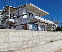 <p>Seget Vranjica, willa 220 m2 na 2 piętrach. Nowa konstrukcja, widok na morze.</p>