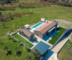 PREKRASNA KUĆA NA OSAMI SA POGLEDOM NA PRIRODU, ISTRA, BUZET