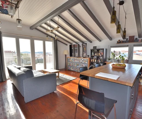 Vodice – apartamento amueblado de tres habitaciones con vistas al mar, a 300 m del centro