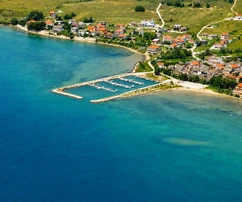 Ljubač - Dalmácia - Építési telek 70 m-re a tengertől és a strandtól