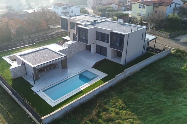 Casa moderna con piscina disponibile a Rovigno in Croazia