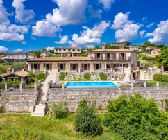 Exclusiva – Hermosa villa rústica con vistas panorámicas al paisaje de Istria y a la ciudad de Motovun