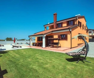 Detached home with a swimming pool for sale in Valdebek, Pula in Croatia