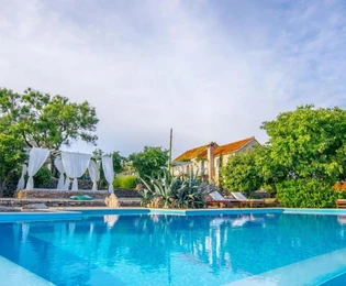 Vila na prodaju s panoramskim pogledom na Hvaru