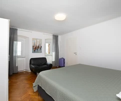 Kamenný dom s výhľadom na more na predaj v Kostrene v Chorvátsku