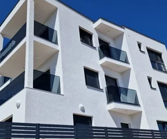 Rogoznica, appartamento duplex con tre camere da letto, 86 m2, vista mare, a 100 m dal mare