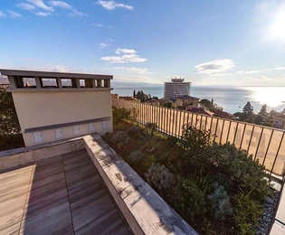 EXKLUZÍV APARTMAN TENGERRE NÉZŐ KILÁTÁSSAL, 500 M-RE A PARTTÓL!