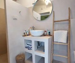 Domaine avec deux maisons en pierre et une piscine disponible à l'achat en Croatie