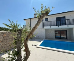 Malinska - Radová dvojdom s bazénom, 150 m od mora