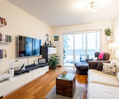 Split, Pujanke, three-bedroom apartment with sea view and terrace, completely renovated