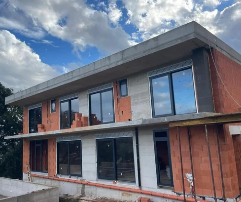 Maison moderne avec piscine disponible à Ližnjan en Croatie