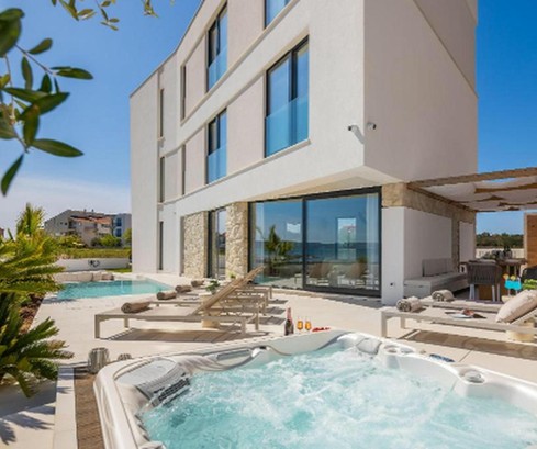 Luxury Seafront Villa with Heated Pool, Jacuzzi & Top-Quality Features