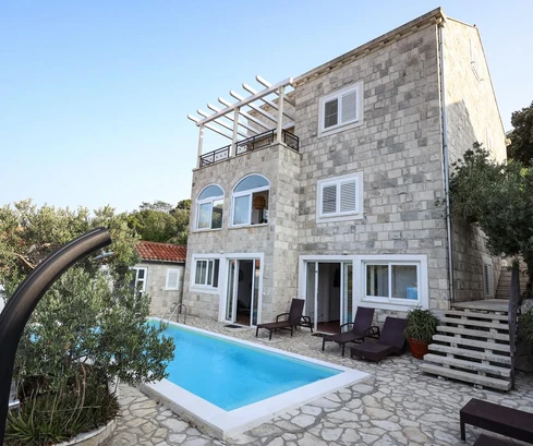 Villa con piscina e vista mare in vendita in Croazia
