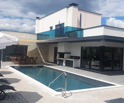 ÚJ, MODERN ÉPÍTÉSZETŰ VILLA, VIŠNJAN