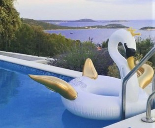 Rogoznica, okouzlující dům s bazénem a nádherným výhledem na moře na prodej