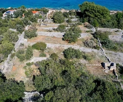 Drvenik Veli, Solinska, terreno agrícola, superficie de 1609 m2, a 25 m del mar