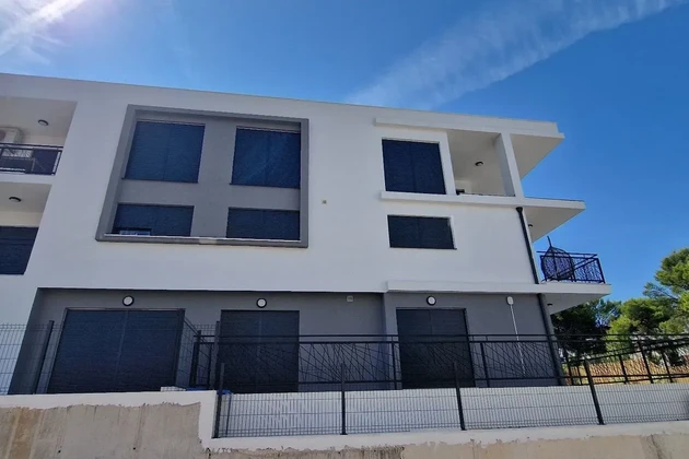 Čiovo, Okrug G, apartamento de 2 dormitorios, 75 m2, recién construido, gran terraza, a 250 m del mar