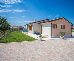 Belle maison de plain-pied avec piscine et grande cour, Istrie, Poreč