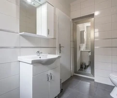 Brač, Milna, 130 m2-es sorház 4 lakóegységgel, második sorban a tengertől