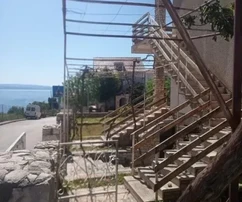 Okrug G., Einfamilienhaus 375m2 mit Garten 481m2, 190m vom Meer und Strand entfernt