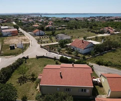 Maison individuelle dans un quartier calme de Vrsi - grand jardin - prête à emménager !