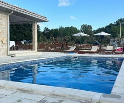Kanfanar, Istria – Encantadora villa con piscina en un entorno sereno