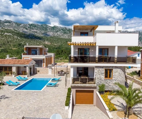 Úžasná vila s výhľadom na more v regióne Zadar