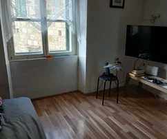 Vis, Komiža, maison en pierre avec appartements