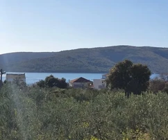 Seget Vranjica, parcela edificable de 1630 m2, vista al mar