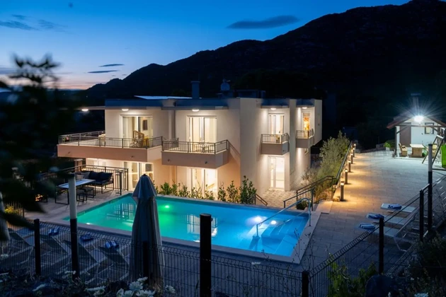 Luxury villa for sale in Zagvozd Rastovac in Croatia