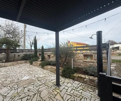 Istra, Sveti Petar u Šumi: Kamena kuća s dvorištem