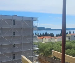 Трогир, Сегет Доний квартира 87,6 м² с видом на море, новостройка с гаражом и лифтом
