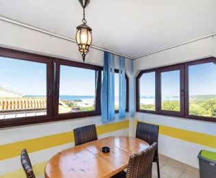 Vila s apartmanima i pogledom na more na prodaju