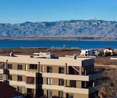 Appartamento trilocale con vista mare e terrazza coperta