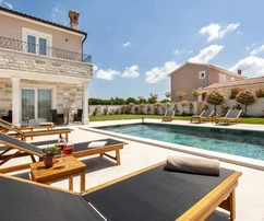 Villa in vendita a Gimino Istria con piscina e terrazza in Croazia