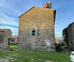 Istria, Momjan: Casa in pietra ristrutturata con vista