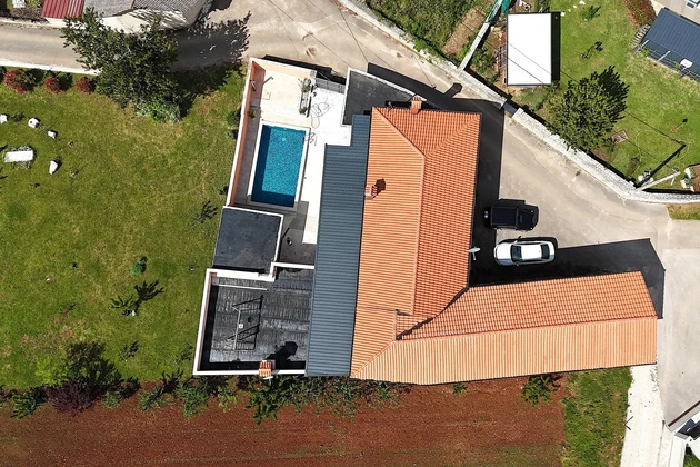 Istrie, oblast Tinjan - Impozantní 600 m² velký statek s bazénem, tavernou a velkým investičním potenciálem