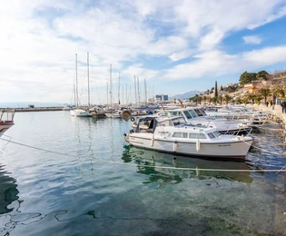 Casa con piscina e vista panoramica disponibile per l'acquisto in Croazia