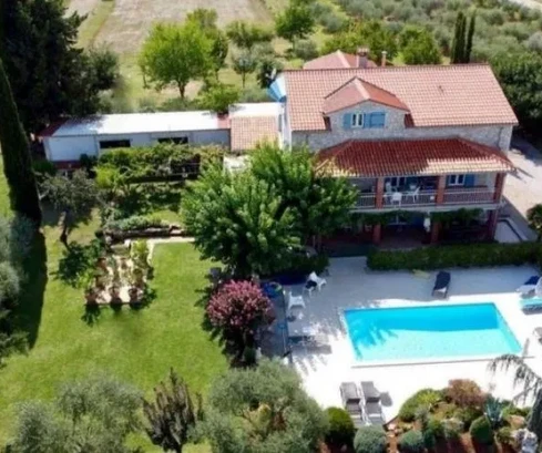 Stone house with pool and beautiful vineyard, Istria, Poreč