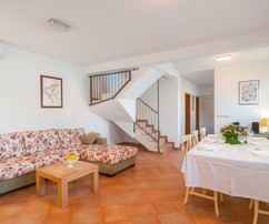 Charmante maison en pierre à vendre dans la baie de Hvar
