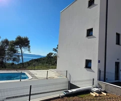 Seget Vranjica, three-story 4-room apartment 164 m2 + garden 190 m2 with private pool