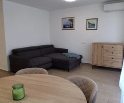 Istria, Červar Porat – Apartamento renovado con balcón