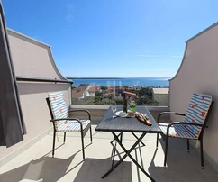 Freistehendes Haus mit mehreren Wohnungen auf der Insel Pag zu verkaufen in Kroatien