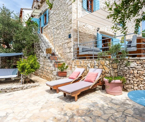 Steinvilla in Milna auf Brač zu verkaufen in Kroatien