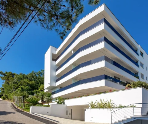 LUXUSNÝ APARTMÁN S VÝHĽADOM NA MORE, NA ATRAKTÍVNOM MIESTE!