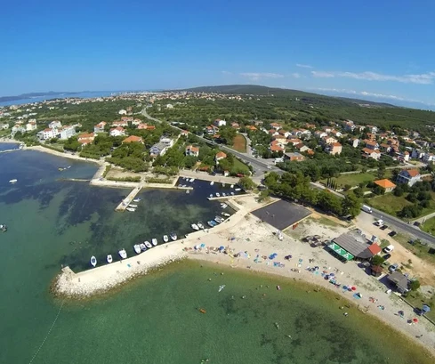 Terreno edificabile a Sukošan vicino alla strada principale